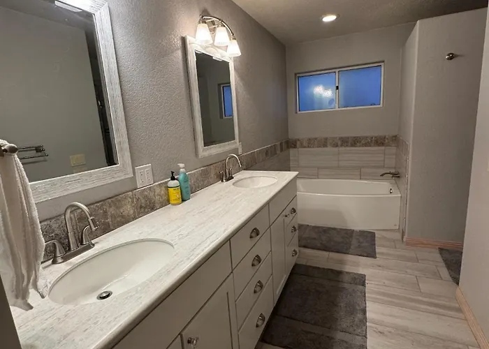 Holiday home Breakwater Retreat Pool, Spa, Game Room, Boat Parking Lake Havasu City