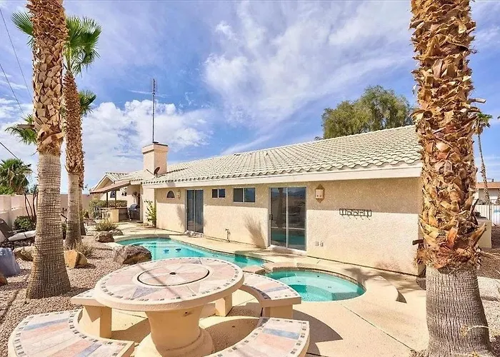 Holiday home Breakwater Retreat Pool, Spa, Game Room, Boat Parking *