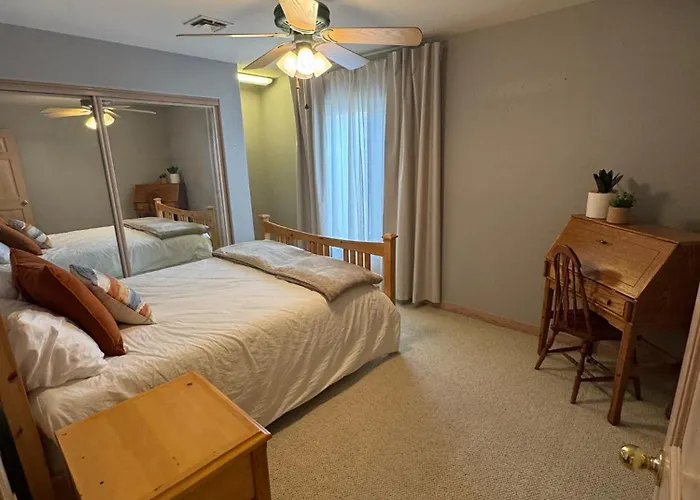 Breakwater Retreat Pool, Spa, Game Room, Boat Parking Holiday home *