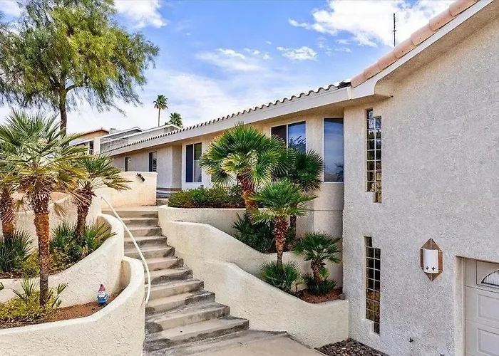 Holiday home Breakwater Retreat Pool, Spa, Game Room, Boat Parking