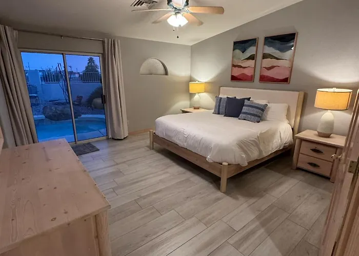 Holiday home Breakwater Retreat Pool, Spa, Game Room, Boat Parking
