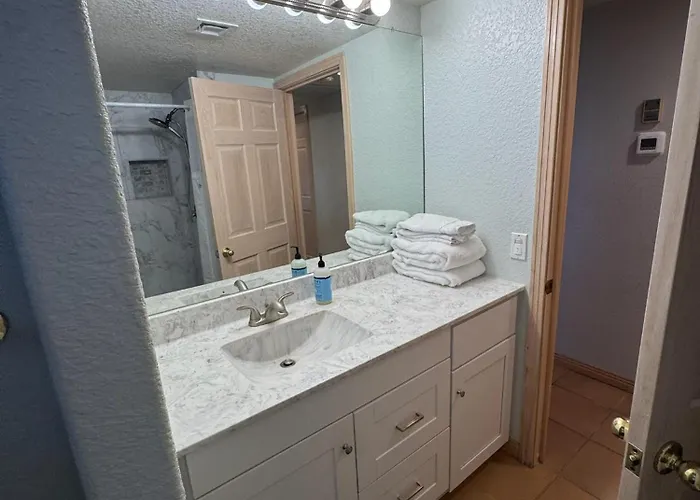 Breakwater Retreat Pool, Spa, Game Room, Boat Parking Holiday home Lake Havasu City